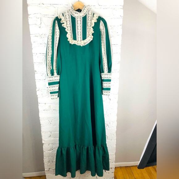 Vintage Dresses & Skirts - Vintage Prairie Lace Ruffle Dress